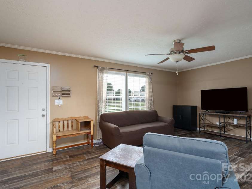 131 Brown Farms Drive, Cleveland, NC 27013.  MLS# CAR4278638, YatesRealty ID 30536. Large den area