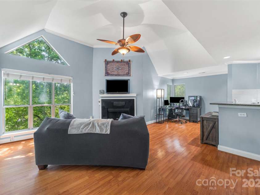 2510 Cranbrook Lane, Charlotte, NC 28207.  MLS# CAR4275950, YatesRealty ID 30539. 
