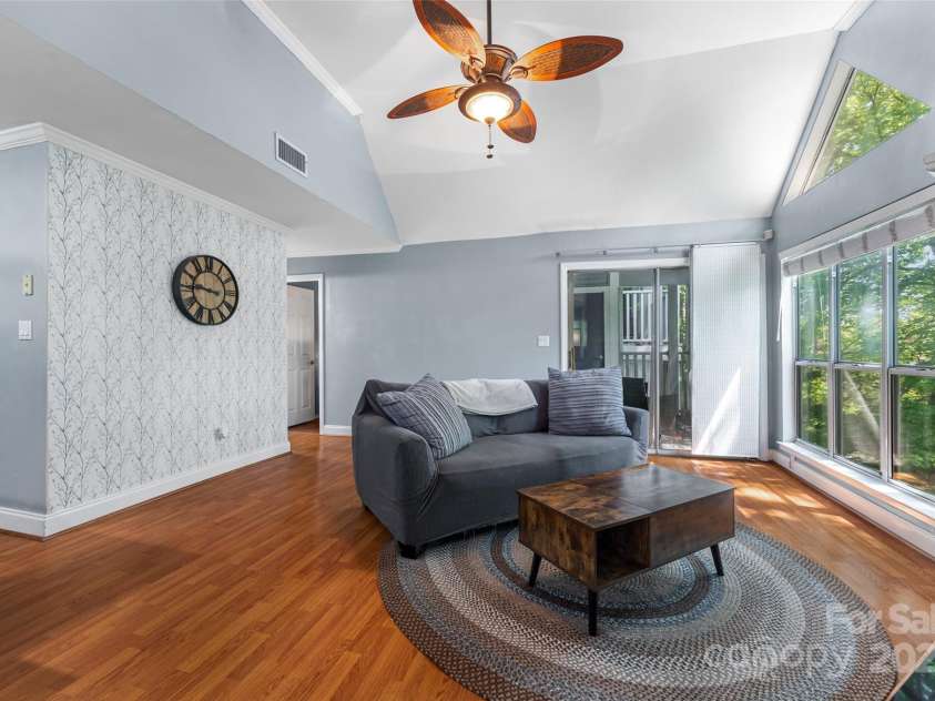 2510 Cranbrook Lane, Charlotte, NC 28207.  MLS# CAR4275950, YatesRealty ID 30539. 