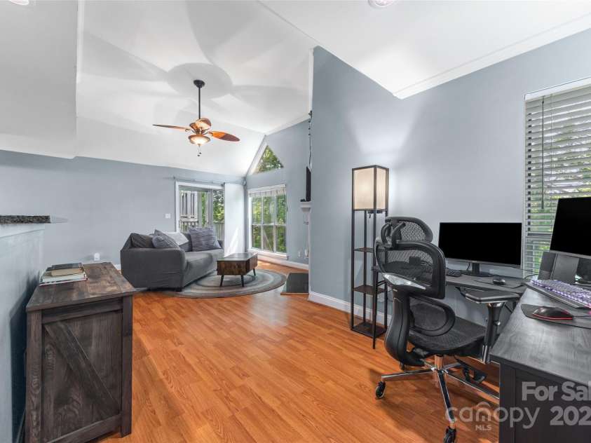 2510 Cranbrook Lane, Charlotte, NC 28207.  MLS# CAR4275950, YatesRealty ID 30539. 