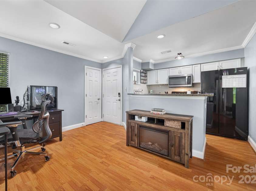 2510 Cranbrook Lane, Charlotte, NC 28207.  MLS# CAR4275950, YatesRealty ID 30539. 