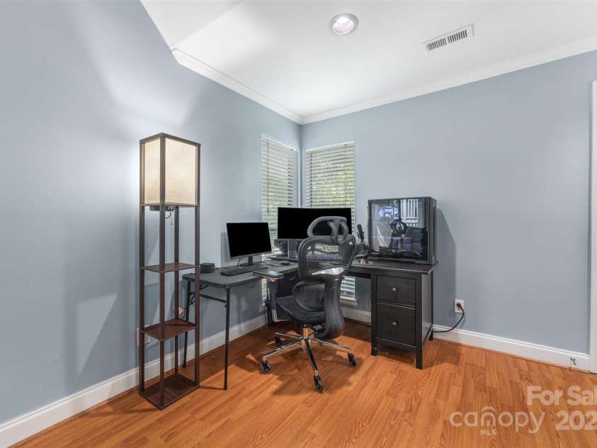 2510 Cranbrook Lane, Charlotte, NC 28207.  MLS# CAR4275950, YatesRealty ID 30539. 