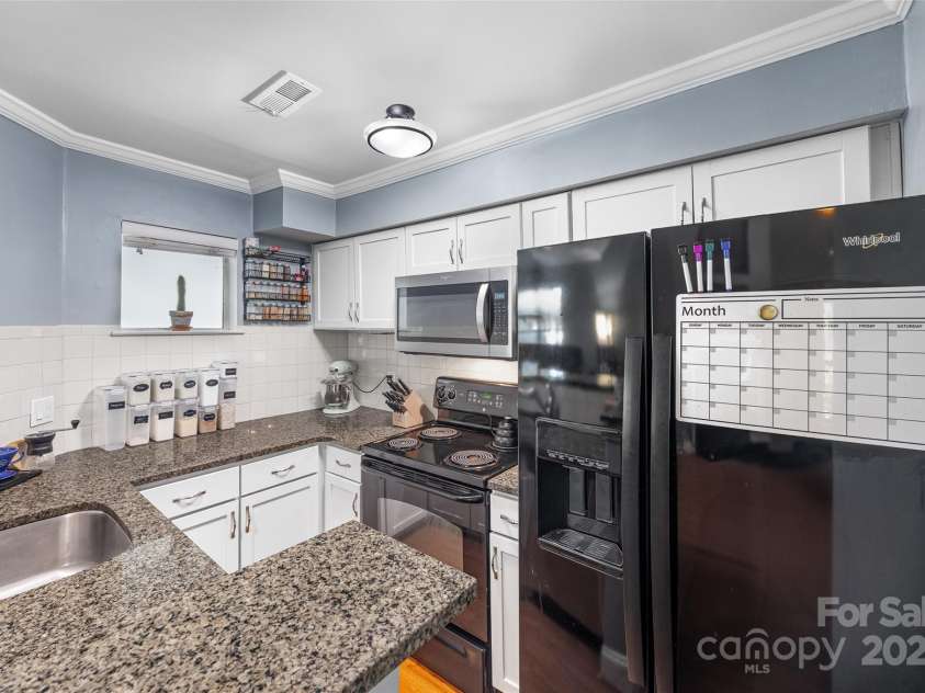 2510 Cranbrook Lane, Charlotte, NC 28207.  MLS# CAR4275950, YatesRealty ID 30539. 