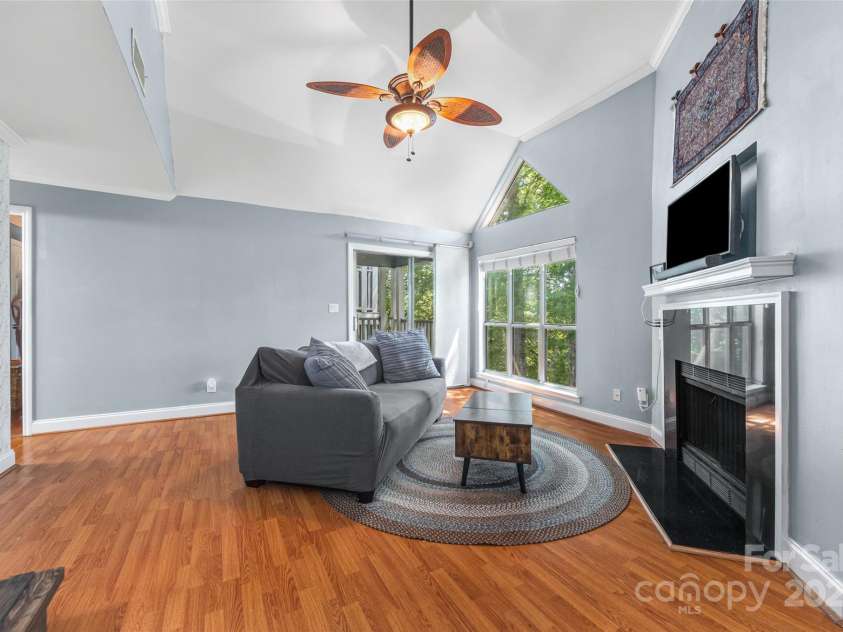 2510 Cranbrook Lane, Charlotte, NC 28207.  MLS# CAR4275950, YatesRealty ID 30539. 