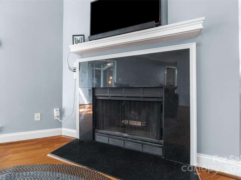 2510 Cranbrook Lane, Charlotte, NC 28207.  MLS# CAR4275950, YatesRealty ID 30539. 