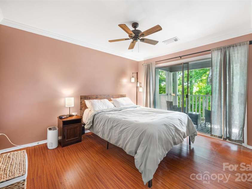 2510 Cranbrook Lane, Charlotte, NC 28207.  MLS# CAR4275950, YatesRealty ID 30539. 