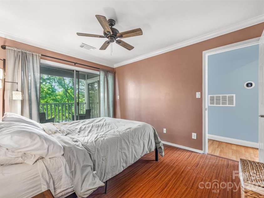 2510 Cranbrook Lane, Charlotte, NC 28207.  MLS# CAR4275950, YatesRealty ID 30539. 