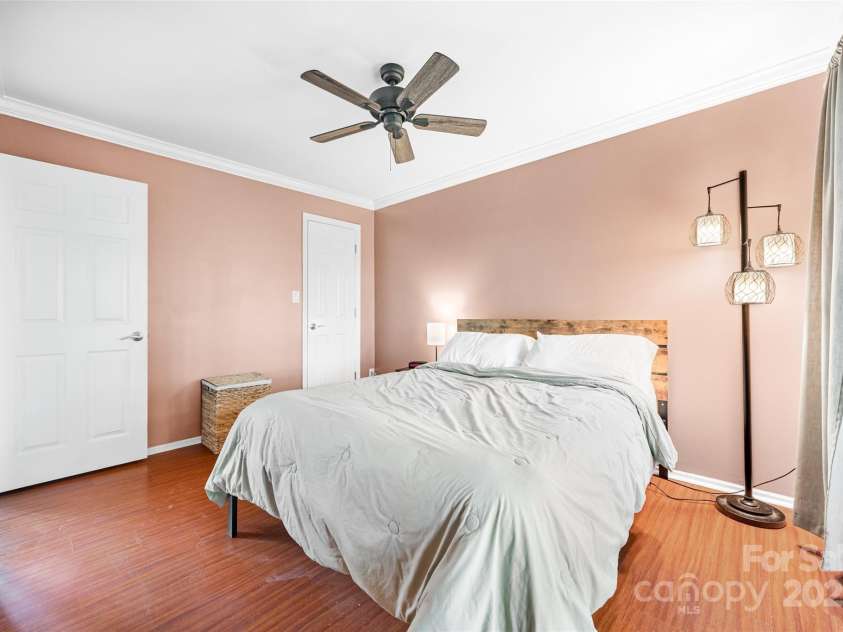 2510 Cranbrook Lane, Charlotte, NC 28207.  MLS# CAR4275950, YatesRealty ID 30539. 