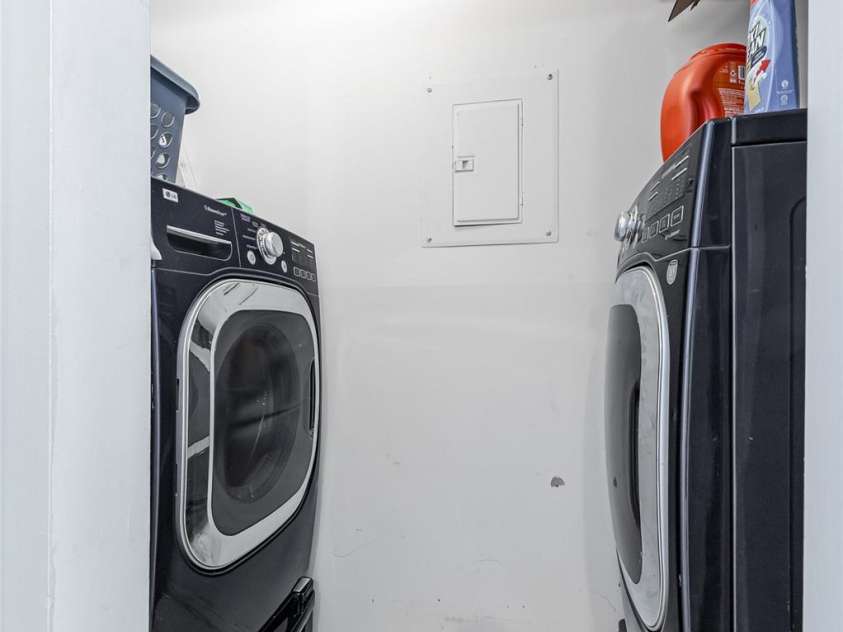 2510 Cranbrook Lane, Charlotte, NC 28207.  MLS# CAR4275950, YatesRealty ID 30539. 