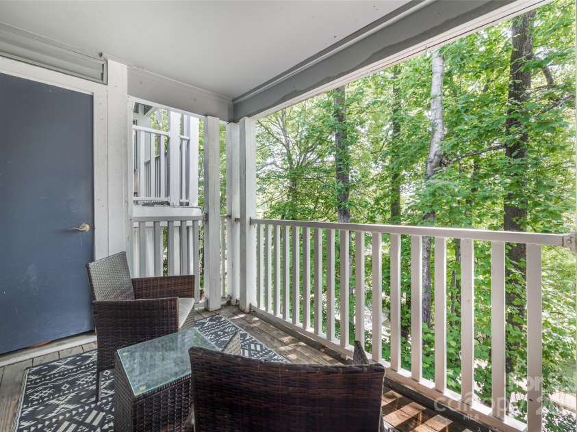 2510 Cranbrook Lane, Charlotte, NC 28207.  MLS# CAR4275950, YatesRealty ID 30539. 