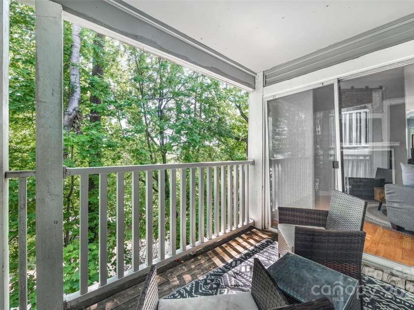 2510 Cranbrook Lane, Charlotte, NC 28207.  MLS# CAR4275950, YatesRealty ID 30539. 