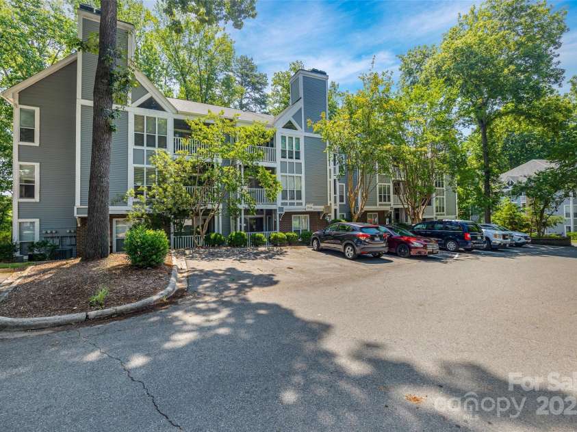 2510 Cranbrook Lane, Charlotte, NC 28207.  MLS# CAR4275950, YatesRealty ID 30539. 