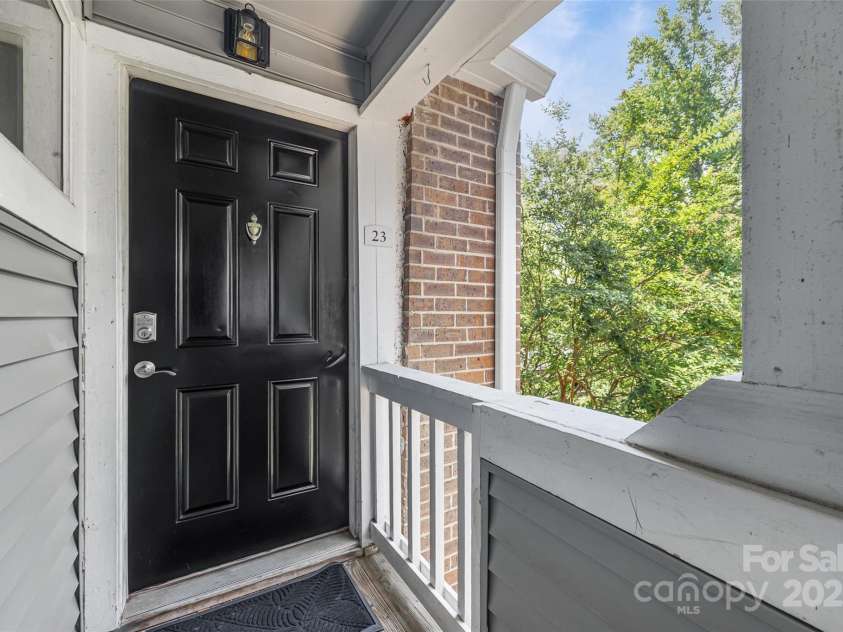 2510 Cranbrook Lane, Charlotte, NC 28207.  MLS# CAR4275950, YatesRealty ID 30539. 