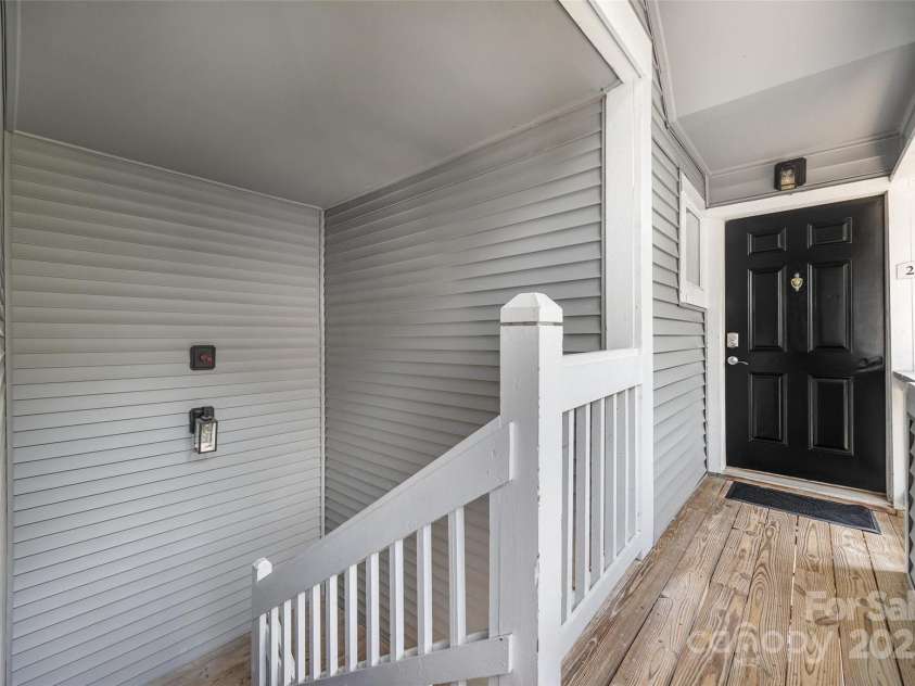 2510 Cranbrook Lane, Charlotte, NC 28207.  MLS# CAR4275950, YatesRealty ID 30539. 