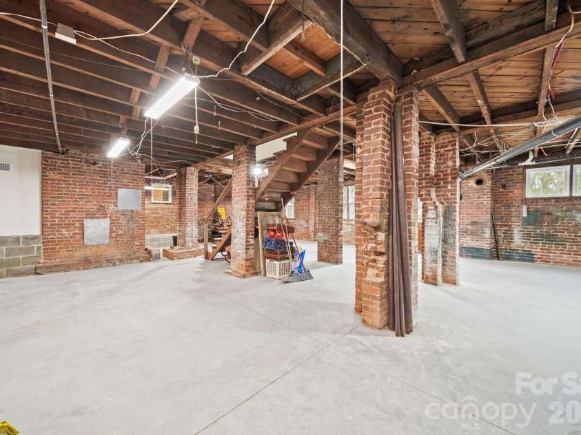 202 Oak Street, Statesville, NC 28677.  MLS# CAR4387196, YatesRealty ID 3054. 
