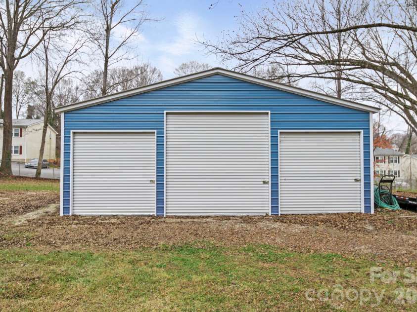 202 Oak Street, Statesville, NC 28677.  MLS# CAR4387196, YatesRealty ID 3054. 