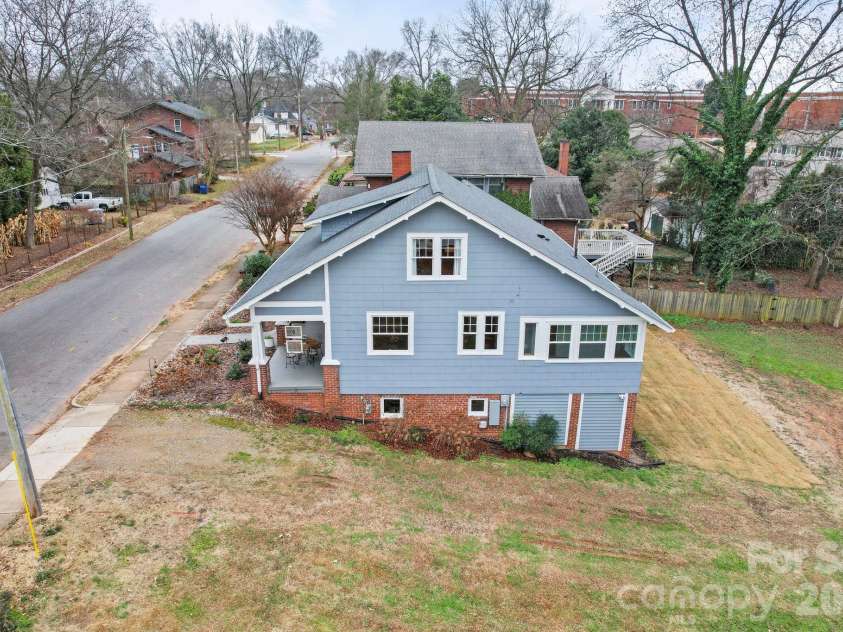 202 Oak Street, Statesville, NC 28677.  MLS# CAR4387196, YatesRealty ID 3054. 