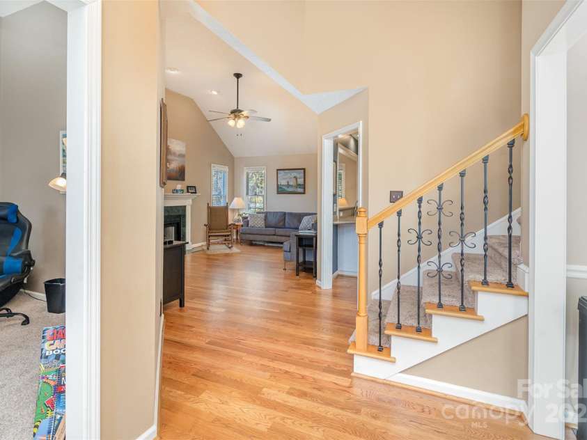 919 42nd Avenue Lane, Hickory, NC 28601.  MLS# CAR4229381, YatesRealty ID 3054. 