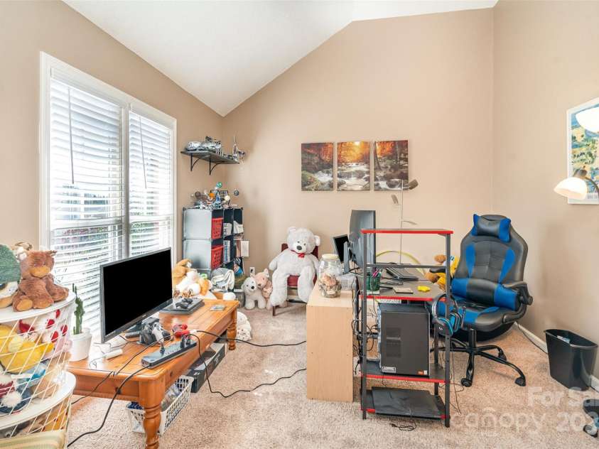 919 42nd Avenue Lane, Hickory, NC 28601.  MLS# CAR4229381, YatesRealty ID 3054. 