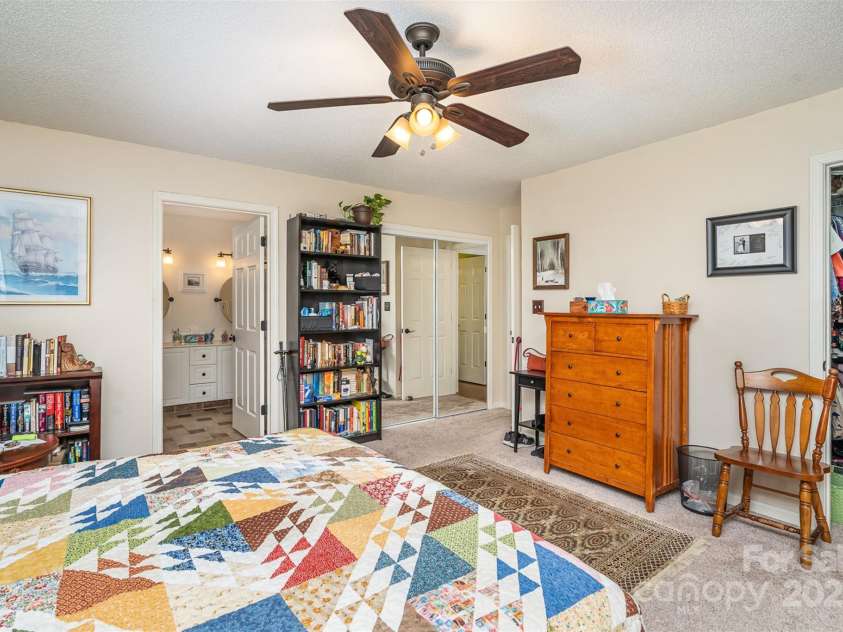 919 42nd Avenue Lane, Hickory, NC 28601.  MLS# CAR4229381, YatesRealty ID 3054. 