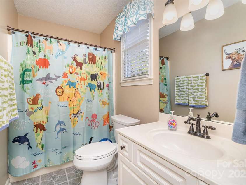 919 42nd Avenue Lane, Hickory, NC 28601.  MLS# CAR4229381, YatesRealty ID 3054. 