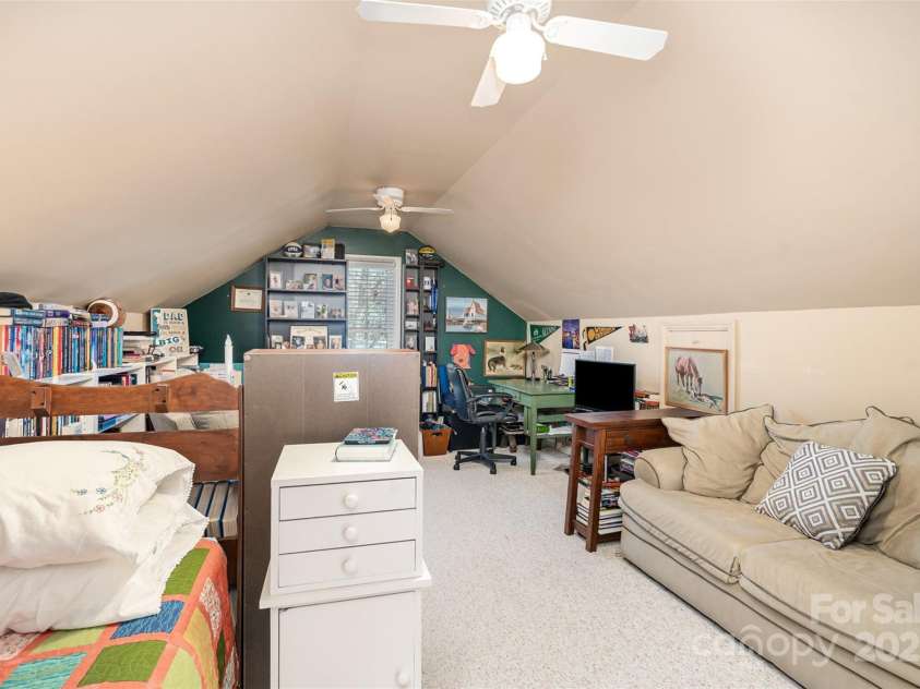 919 42nd Avenue Lane, Hickory, NC 28601.  MLS# CAR4229381, YatesRealty ID 3054. 