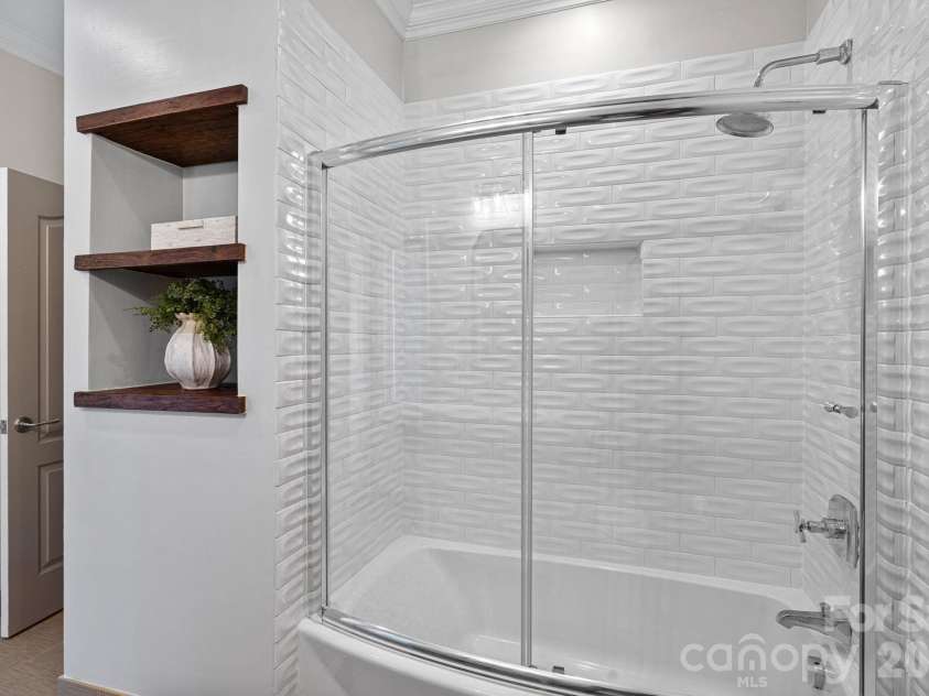104 Maddaket Loop, Mooresville, NC 28117.  MLS# CAR4373825, YatesRealty ID 30540. Ensuite Bath for Bedroom 2