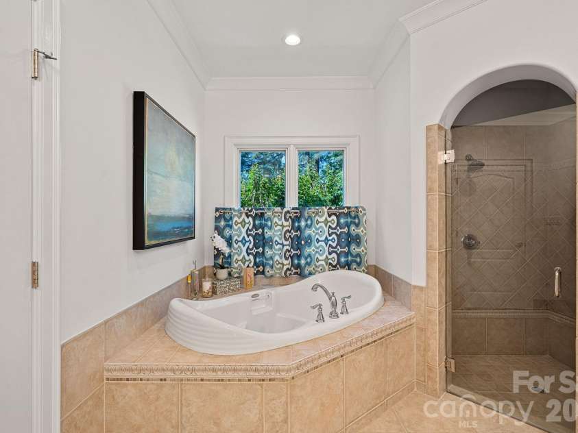 104 Maddaket Loop, Mooresville, NC 28117.  MLS# CAR4373825, YatesRealty ID 30540. Jetted Tub