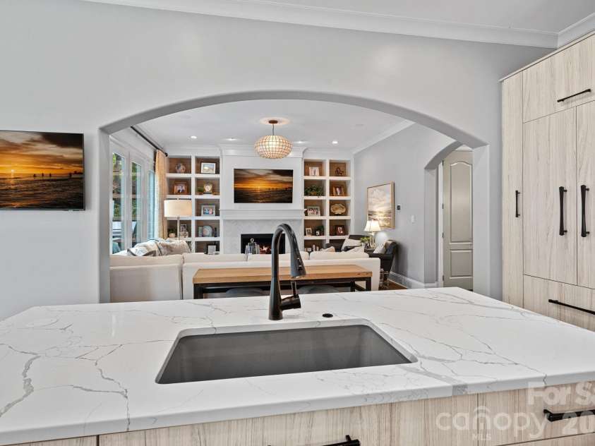 104 Maddaket Loop, Mooresville, NC 28117.  MLS# CAR4373825, YatesRealty ID 30540. Kitchen Island