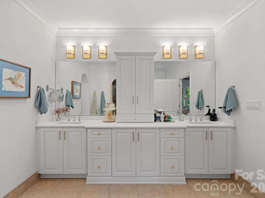104 Maddaket Loop, Mooresville, NC 28117.  MLS# CAR4373825, YatesRealty ID 30540. Primary Bath