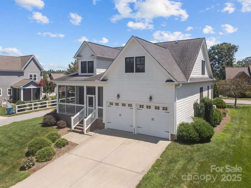 172 Birchbark Drive, Mills River, NC 28759.  MLS# CAR4282510, YatesRealty ID 30540. 