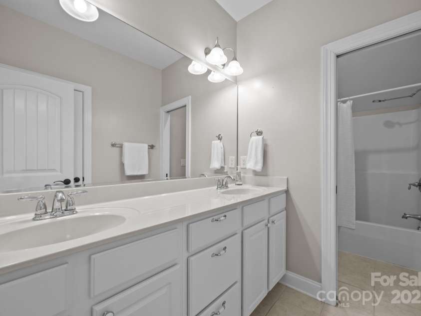 172 Birchbark Drive, Mills River, NC 28759.  MLS# CAR4282510, YatesRealty ID 30540. 