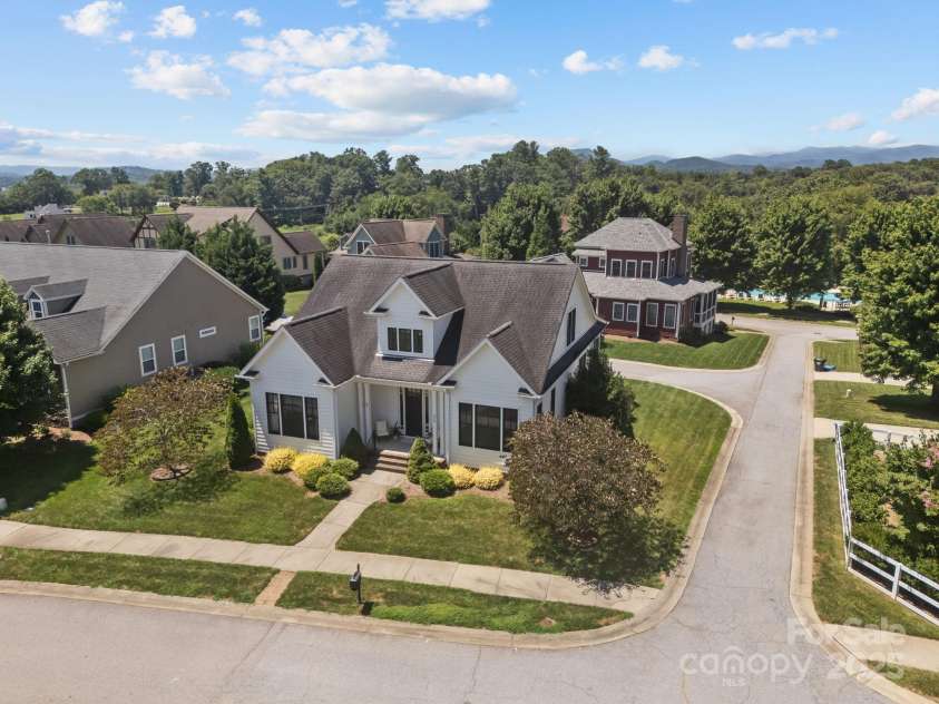 172 Birchbark Drive, Mills River, NC 28759.  MLS# CAR4282510, YatesRealty ID 30540. 