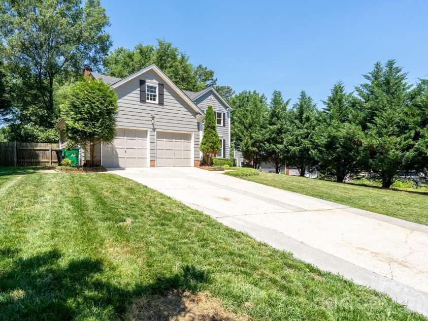 11220 Shandon Way Lane, Charlotte, NC 28262.  MLS# CAR4391284, YatesRealty ID 30541. 