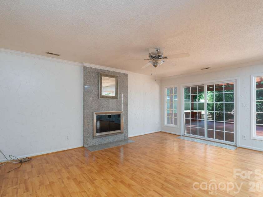 11220 Shandon Way Lane, Charlotte, NC 28262.  MLS# CAR4391284, YatesRealty ID 30541. 