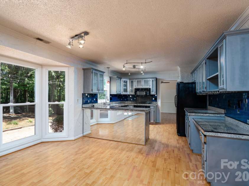 11220 Shandon Way Lane, Charlotte, NC 28262.  MLS# CAR4391284, YatesRealty ID 30541. 