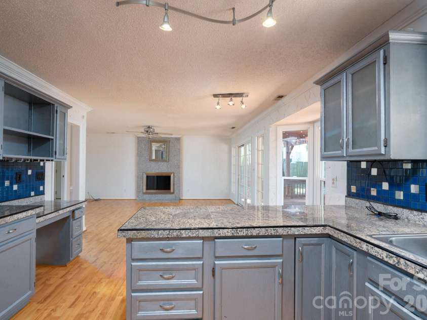 11220 Shandon Way Lane, Charlotte, NC 28262.  MLS# CAR4391284, YatesRealty ID 30541. 