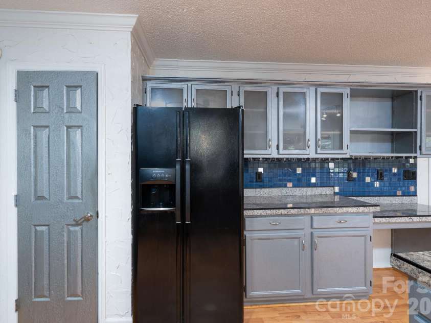 11220 Shandon Way Lane, Charlotte, NC 28262.  MLS# CAR4391284, YatesRealty ID 30541. 
