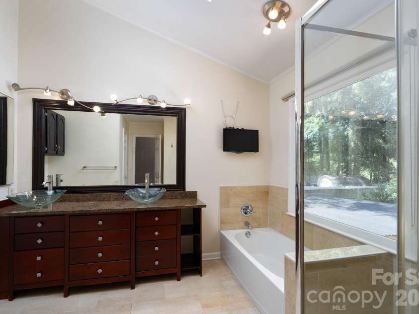 11220 Shandon Way Lane, Charlotte, NC 28262.  MLS# CAR4391284, YatesRealty ID 30541. 