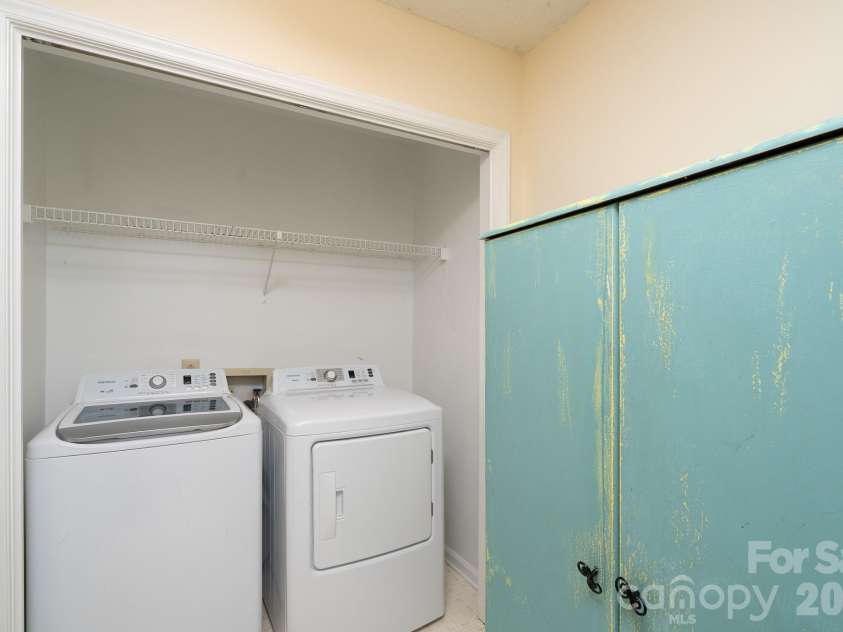 11220 Shandon Way Lane, Charlotte, NC 28262.  MLS# CAR4391284, YatesRealty ID 30541. Laundry