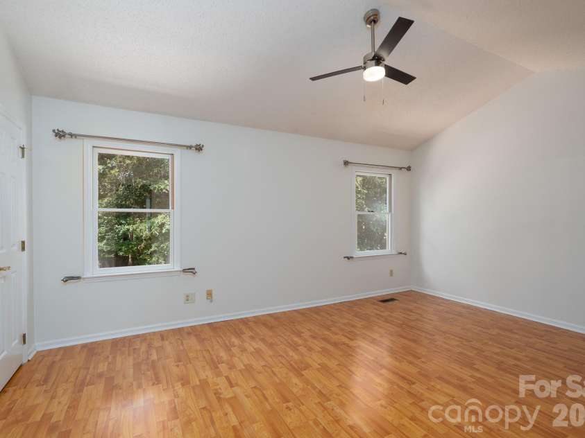 11220 Shandon Way Lane, Charlotte, NC 28262.  MLS# CAR4391284, YatesRealty ID 30541. Primary Bedroom