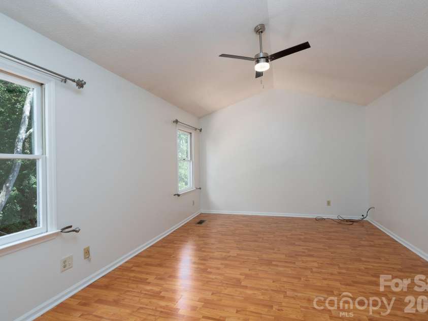 11220 Shandon Way Lane, Charlotte, NC 28262.  MLS# CAR4391284, YatesRealty ID 30541. Primary Bedroom