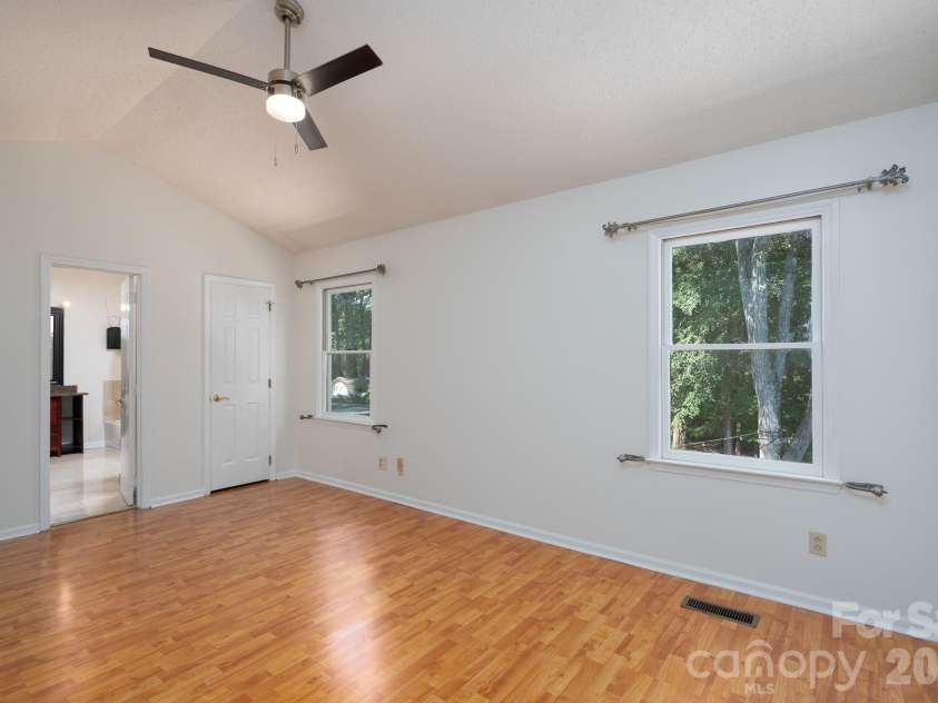 11220 Shandon Way Lane, Charlotte, NC 28262.  MLS# CAR4391284, YatesRealty ID 30541. Primary Bedroom