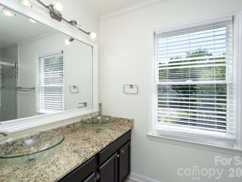 11220 Shandon Way Lane, Charlotte, NC 28262.  MLS# CAR4391284, YatesRealty ID 30541. Second floor bathroom