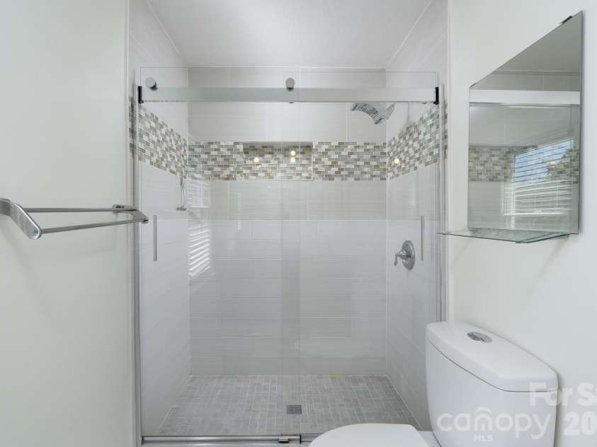 11220 Shandon Way Lane, Charlotte, NC 28262.  MLS# CAR4391284, YatesRealty ID 30541. Second floor bathroom