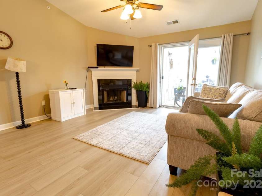 11867 Ridgeway Park Drive, Charlotte, NC 28277.  MLS# CAR4263021, YatesRealty ID 30542. 