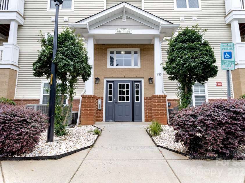11867 Ridgeway Park Drive, Charlotte, NC 28277.  MLS# CAR4263021, YatesRealty ID 30542. 