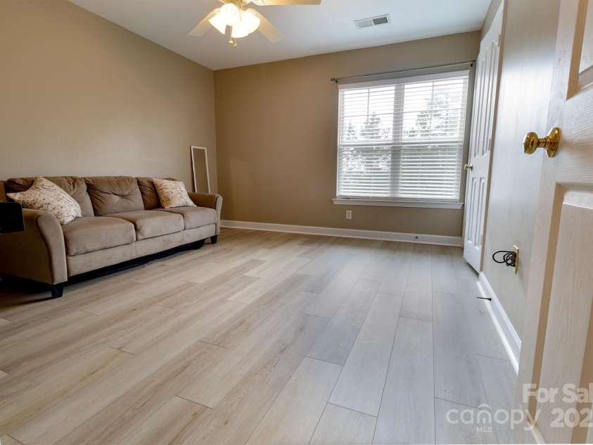 11867 Ridgeway Park Drive, Charlotte, NC 28277.  MLS# CAR4263021, YatesRealty ID 30542. 