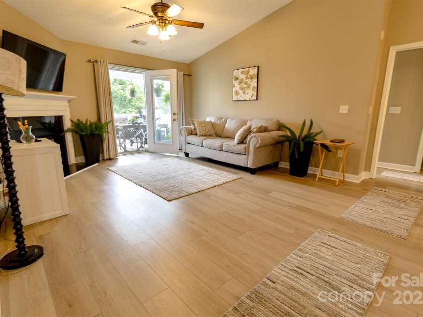 11867 Ridgeway Park Drive, Charlotte, NC 28277.  MLS# CAR4263021, YatesRealty ID 30542. 