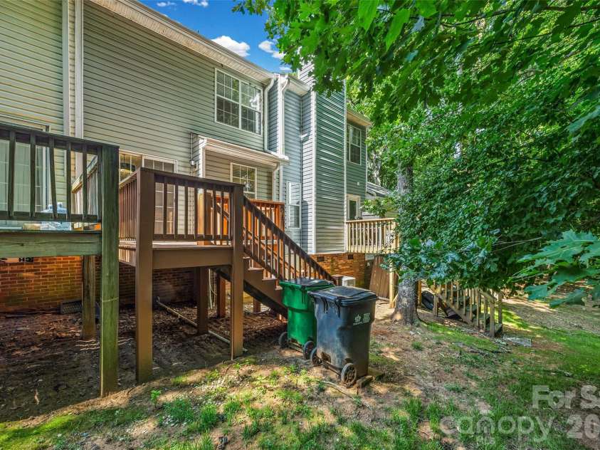 8117 Circle Tree Lane, Charlotte, NC 28277.  MLS# CAR4383359, YatesRealty ID 30542. 